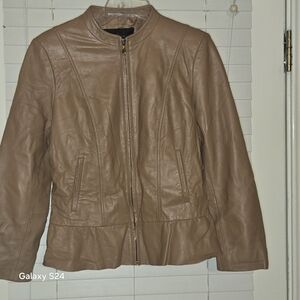 Tahari Genuine Lamb Leather Jacket Small (estimated see pics for measurements)‎